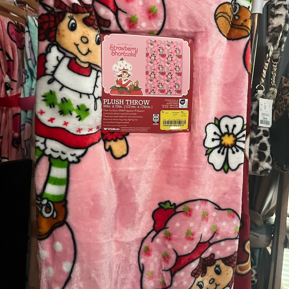 NEW Strawberry Shortcake Pink Plush Throw Blanket VIRAL